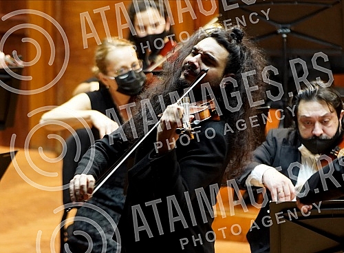 Prominent Serbian and world violinist Nemanja Radulovic and the Belgrade Philharmonic under the direction of conductor Danijel Rajskin held a concert in Kolarac.Istaknuti srpski i svetski violinista Nemanja Radulovic  i Beogradska filharmonija pod 