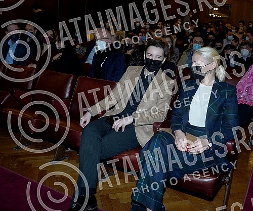 Prominent Serbian and world violinist Nemanja Radulovic and the Belgrade Philharmonic under the direction of conductor Danijel Rajskin held a concert in Kolarac.Istaknuti srpski i svetski violinista Nemanja Radulovic  i Beogradska filharmonija pod 