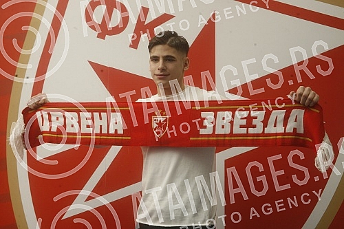 One of the most talented football players in Europe - Nemanja Motika signed a four-year contract with the Red Star, and today he was officially presented at the Media Center of the Rajko Mitic Stadium.Jedan od najtalentovanijih fudbalera u Evropi 