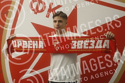 One of the most talented football players in Europe - Nemanja Motika signed a four-year contract with the Red Star, and today he was officially presented at the Media Center of the Rajko Mitic Stadium.Jedan od najtalentovanijih fudbalera u Evropi 