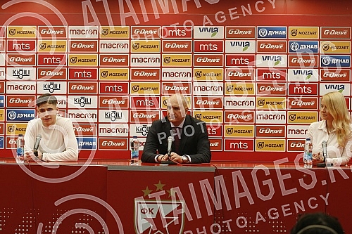 One of the most talented football players in Europe - Nemanja Motika signed a four-year contract with the Red Star, and today he was officially presented at the Media Center of the Rajko Mitic Stadium.Jedan od najtalentovanijih fudbalera u Evropi 