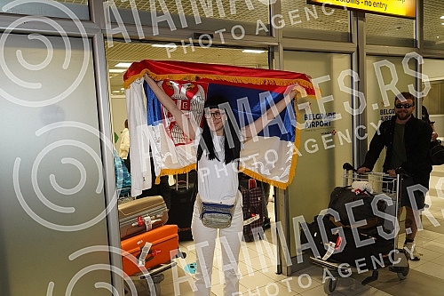 Return of Ana Djuric Konstrakte and the Serbian delegation from Italy, where she took 5th place in the Eurovision Song Contest held in Turin.Povratak Ane Djuric Konstrakte i srpska delegacija iz Italije, gde je na izboru za Pesmu Evrovizije odrzano