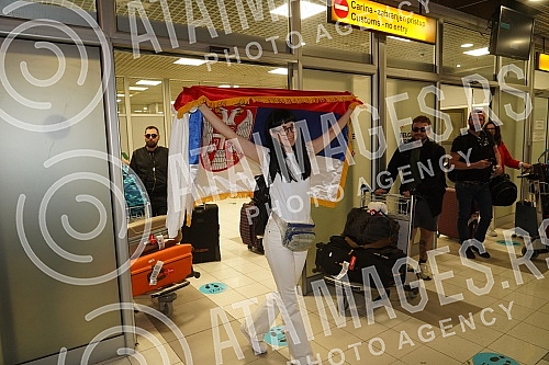 Return of Ana Djuric Konstrakte and the Serbian delegation from Italy, where she took 5th place in the Eurovision Song Contest held in Turin.Povratak Ane Djuric Konstrakte i srpska delegacija iz Italije, gde je na izboru za Pesmu Evrovizije odrzano