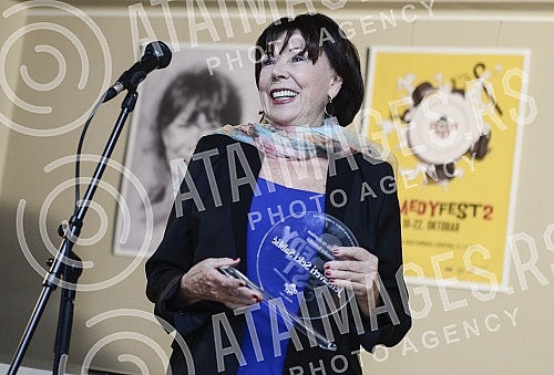 Awarding a Film Comedy Award, within the 2nd Comedy Fest. This year's laureate is actress Jelisaveta Seka Sablic.Dodela nagrade za doprinos filmskoj komediji, u okviru 2. Comedy festa. Ovogodisnji laureat je glumica Jelisaveta Seka Sablic.