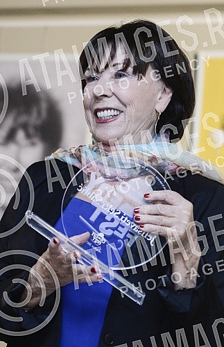 Awarding a Film Comedy Award, within the 2nd Comedy Fest. This year's laureate is actress Jelisaveta Seka Sablic.Dodela nagrade za doprinos filmskoj komediji, u okviru 2. Comedy festa. Ovogodisnji laureat je glumica Jelisaveta Seka Sablic.