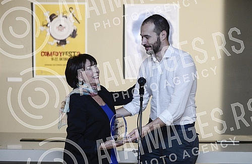Awarding a Film Comedy Award, within the 2nd Comedy Fest. This year's laureate is actress Jelisaveta Seka Sablic.Dodela nagrade za doprinos filmskoj komediji, u okviru 2. Comedy festa. Ovogodisnji laureat je glumica Jelisaveta Seka Sablic.
