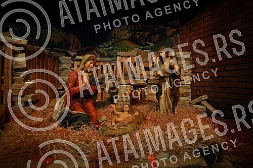 In the Church of St. Ante Padovanski, Monsignor Stanislav Hocevar, Archbishop and Metropolitan of Belgrade, served Christmas mass.U Crkvi sv. Ante Padovanskog monjsinor Stanislav Hocevar, nadbiskup i metropolit beogradski sluzio je Bozicnu misu.