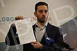 A press conference was held in the premises of the Movement of Free Citizens, by the President of PSG Pavle Grbovic, on allegations of parallel intelligence structures in the company Elektroprivreda Srbije.U prostorijama Pokreta slobodnih gradjana 