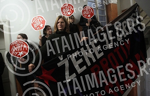 In the premises of Women in Black, a joint cleaning of hate graffiti was organized by representatives of several civil society organizations.U prostorijama Zena u crnom  organizovano je zajednicko ciscenje grafita mrznje od predstavnika vise organi