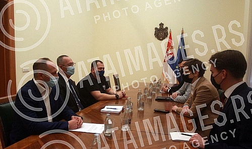 In the Government of Serbia, the Prime Minister of Serbia Ana Brnabic met with the representatives of the Association of Coordination of Serbs Mostar.U Vladi Srbije predsednica Vlade Srbije Ana Brnabic se sastala sa predstavnicima Udruzenja koordin