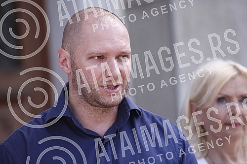 Representatives of the Protector of Entrepreneurs and Businessmen of Serbia and the Accounting Chamber of Serbia held a press conference in front of the Ministry of Finance with a request to postpone the implementation of the Law on Fiscalization and