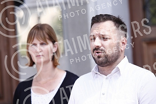 Representatives of the Protector of Entrepreneurs and Businessmen of Serbia and the Accounting Chamber of Serbia held a press conference in front of the Ministry of Finance with a request to postpone the implementation of the Law on Fiscalization and