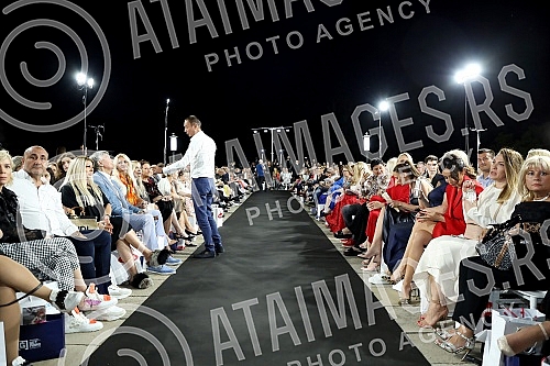 As part of the 64th International Fair of Technology and Technical Achievements at the Belgrade Fair, in Hall 3 at the PR-DC stand (Pink Research & Development Center), DJ Zex played music at the After Work Matinee.U okviru 64. Medjunarodnog sajma 
