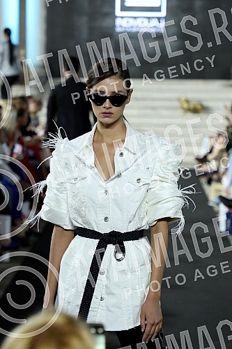 As part of the 64th International Fair of Technology and Technical Achievements at the Belgrade Fair, in Hall 3 at the PR-DC stand (Pink Research & Development Center), DJ Zex played music at the After Work Matinee.U okviru 64. Medjunarodnog sajma 