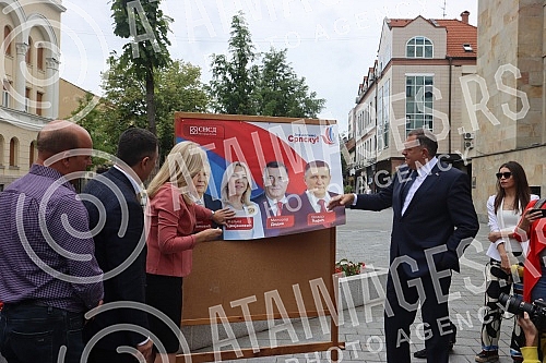 In Republika Srpska, the pre-election campaign has started, and the Alliance of Independent Social Democrats presented the first poster of the new election campaign.U Republici Srpskoj je pocela predizborna kampanja, a Savez nezavisnih socijaldemok