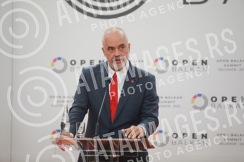 As part of the Open Balkan Leaders' Summit, bilateral documents were signed, followed by a joint media conference of politicians.U sklopu Samita lidera Otvorenog Balkana potpisiani su bilateralni dokumenati, a potom je usledila zajednicka konferenc