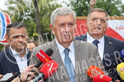 In Republika Srpska, the pre-election campaign has started, and the Alliance of Independent Social Democrats presented the first poster of the new election campaign.U Republici Srpskoj je pocela predizborna kampanja, a Savez nezavisnih socijaldemok