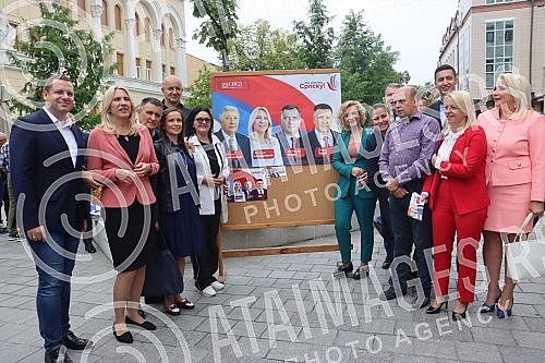 In Republika Srpska, the pre-election campaign has started, and the Alliance of Independent Social Democrats presented the first poster of the new election campaign.U Republici Srpskoj je pocela predizborna kampanja, a Savez nezavisnih socijaldemok