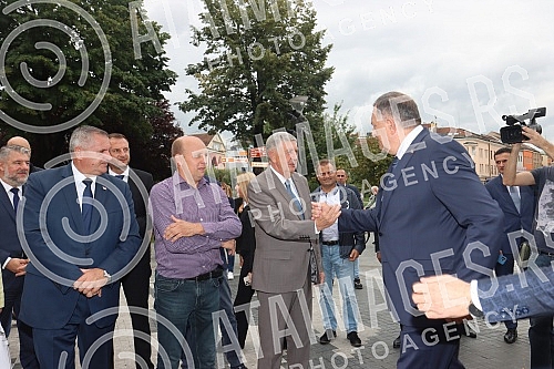 In Republika Srpska, the pre-election campaign has started, and the Alliance of Independent Social Democrats presented the first poster of the new election campaign.U Republici Srpskoj je pocela predizborna kampanja, a Savez nezavisnih socijaldemok