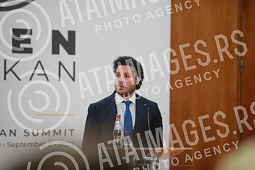 As part of the Open Balkan Leaders' Summit, bilateral documents were signed, followed by a joint media conference of politicians.U sklopu Samita lidera Otvorenog Balkana potpisiani su bilateralni dokumenati, a potom je usledila zajednicka konferenc