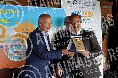 A press conference of the representatives of the Serbian federation of company sports, at which it was announced that they will go to the Summer company sports games in Greece in June. Konferencija za novinare predstavnika Srpske federacije kompani