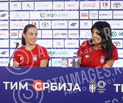 A press conference was held at Nikola Tesla Airport before the departure of karate player Jovana Prekovic and her coach Roksanda Atanasov to the Olympic Games in Tokyo.Na aerodromu Nikola Tesla odrzana je konferencija za medije pred polazak karatis