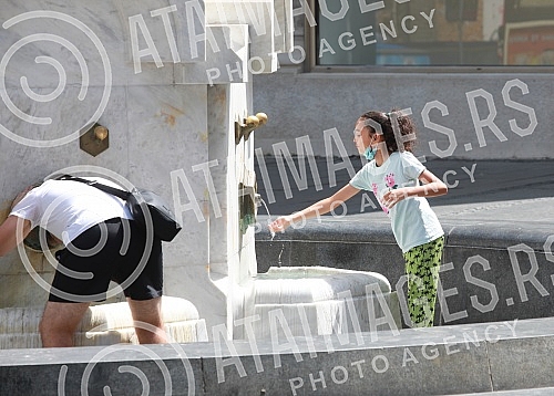 The tropical wave and great heat did not empty the center of Belgrade.Tropski talas i velike vrucine nisu ispraznile centar Beograda.