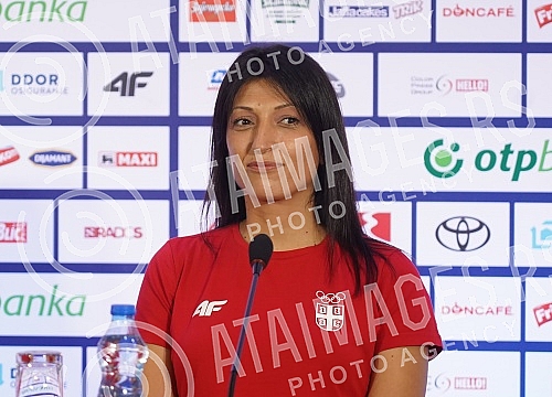 A press conference was held at Nikola Tesla Airport before the departure of karate player Jovana Prekovic and her coach Roksanda Atanasov to the Olympic Games in Tokyo.Na aerodromu Nikola Tesla odrzana je konferencija za medije pred polazak karatis