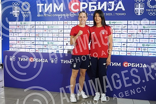 A press conference was held at Nikola Tesla Airport before the departure of karate player Jovana Prekovic and her coach Roksanda Atanasov to the Olympic Games in Tokyo.Na aerodromu Nikola Tesla odrzana je konferencija za medije pred polazak karatis