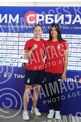 A press conference was held at Nikola Tesla Airport before the departure of karate player Jovana Prekovic and her coach Roksanda Atanasov to the Olympic Games in Tokyo.Na aerodromu Nikola Tesla odrzana je konferencija za medije pred polazak karatis