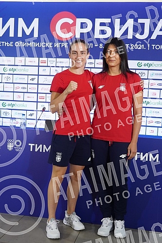A press conference was held at Nikola Tesla Airport before the departure of karate player Jovana Prekovic and her coach Roksanda Atanasov to the Olympic Games in Tokyo.Na aerodromu Nikola Tesla odrzana je konferencija za medije pred polazak karatis