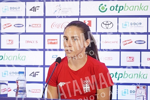 A press conference was held at Nikola Tesla Airport before the departure of karate player Jovana Prekovic and her coach Roksanda Atanasov to the Olympic Games in Tokyo.Na aerodromu Nikola Tesla odrzana je konferencija za medije pred polazak karatis