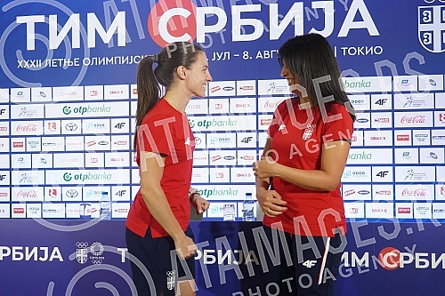 A press conference was held at Nikola Tesla Airport before the departure of karate player Jovana Prekovic and her coach Roksanda Atanasov to the Olympic Games in Tokyo.Na aerodromu Nikola Tesla odrzana je konferencija za medije pred polazak karatis