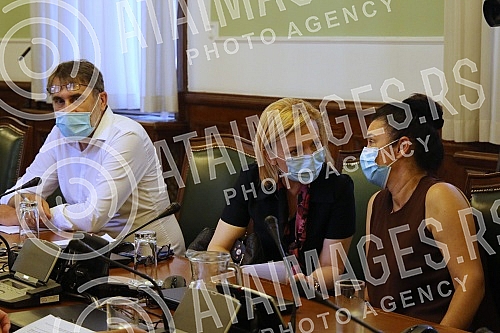 A session of the parliamentary subcommittee for monitoring the epidemiological situation to discuss the effectiveness of available vaccines against new strains of coronavirus was held in the House of the National Assembly. Sednica skupstinskog podo