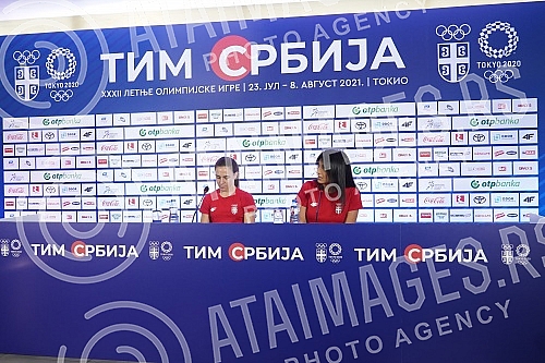 A press conference was held at Nikola Tesla Airport before the departure of karate player Jovana Prekovic and her coach Roksanda Atanasov to the Olympic Games in Tokyo.Na aerodromu Nikola Tesla odrzana je konferencija za medije pred polazak karatis