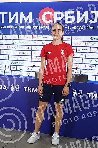 A press conference was held at Nikola Tesla Airport before the departure of karate player Jovana Prekovic and her coach Roksanda Atanasov to the Olympic Games in Tokyo.Na aerodromu Nikola Tesla odrzana je konferencija za medije pred polazak karatis