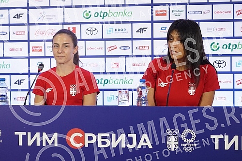 A press conference was held at Nikola Tesla Airport before the departure of karate player Jovana Prekovic and her coach Roksanda Atanasov to the Olympic Games in Tokyo.Na aerodromu Nikola Tesla odrzana je konferencija za medije pred polazak karatis