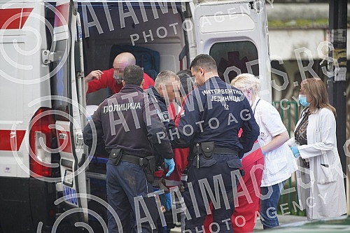 After the attack on the police officers, they were taken care of at the Sremcica Health Center, from where they were transferred to the Emergency Center.Posle napada na policijske sluzbenike oni su zbrinuti u Domu zdravlja Sremcica, odakle su potpo