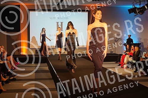 The fashion show of the luxury brand Pivione Aristocrate was held at the Mona Plaza Hotel.U hotelu Mona Plaza odrzana je modna revija luksuznog brenda Pivione Aristocrate.