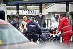 After the attack on the police officers, they were taken care of at the Sremcica Health Center, from where they were transferred to the Emergency Center.Posle napada na policijske sluzbenike oni su zbrinuti u Domu zdravlja Sremcica, odakle su potpo