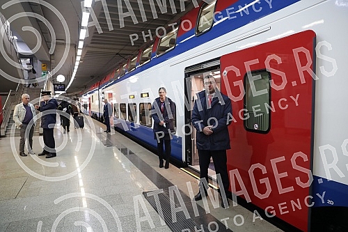 At the Belgrade Central Railway Station, Prokop, a Letter of Intent was signed between Telekom Srbija, Serbian Railway Infrastructure a.d. and Srbija Voza a.d., with the aim of improving the user experience of passengers on Serbian railways.Na Glav