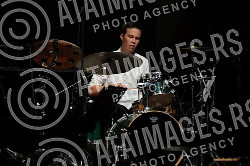 A concert in honor of the legendary drummer Dragoljub Djuricic, the man with the biggest smile on the domestic music scene, was held at the Atelier 212 theater.Koncert u cast legendarnog bubnjara Dragoljuba Djuricica, coveka sa najvecim osmehom na 