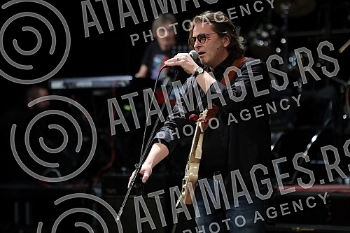 A concert in honor of the legendary drummer Dragoljub Djuricic, the man with the biggest smile on the domestic music scene, was held at the Atelier 212 theater.Koncert u cast legendarnog bubnjara Dragoljuba Djuricica, coveka sa najvecim osmehom na 