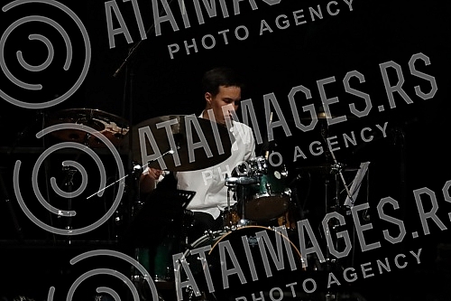 A concert in honor of the legendary drummer Dragoljub Djuricic, the man with the biggest smile on the domestic music scene, was held at the Atelier 212 theater.Koncert u cast legendarnog bubnjara Dragoljuba Djuricica, coveka sa najvecim osmehom na 