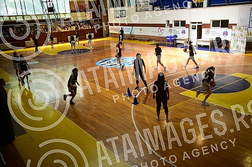 An open training and conversation with the selector of the senior women's basketball team of Serbia Marina Maljkovic and members of the U20 national team in the Vizura hall were organized on the occasion of the preparations of national teams for the 