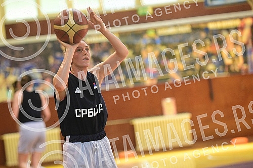 An open training and conversation with the selector of the senior women's basketball team of Serbia Marina Maljkovic and members of the U20 national team in the Vizura hall were organized on the occasion of the preparations of national teams for the 