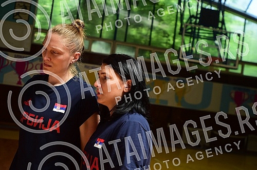 An open training and conversation with the selector of the senior women's basketball team of Serbia Marina Maljkovic and members of the U20 national team in the Vizura hall were organized on the occasion of the preparations of national teams for the 