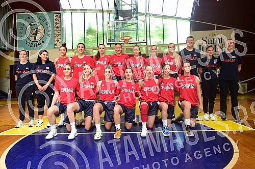 An open training and conversation with the selector of the senior women's basketball team of Serbia Marina Maljkovic and members of the U20 national team in the Vizura hall were organized on the occasion of the preparations of national teams for the 