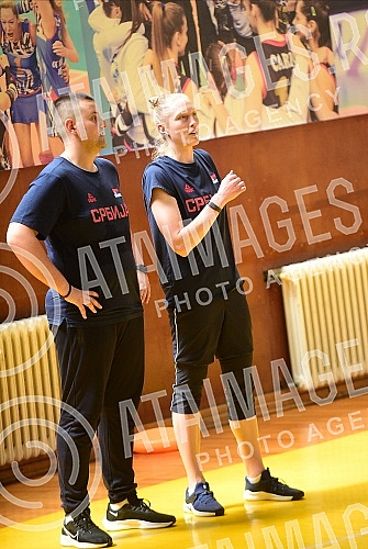 An open training and conversation with the selector of the senior women's basketball team of Serbia Marina Maljkovic and members of the U20 national team in the Vizura hall were organized on the occasion of the preparations of national teams for the 