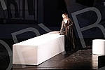The play In the Agony of Miroslav Krleza, directed by Ivica Buljan at the Croatian National Theater in Zagreb, was performed on the stage of Ljubo Tadic of the Yugoslav Drama Theater.Na sceni Ljuba Tadic Jugoslovenskog dramskog pozorista izvedena j